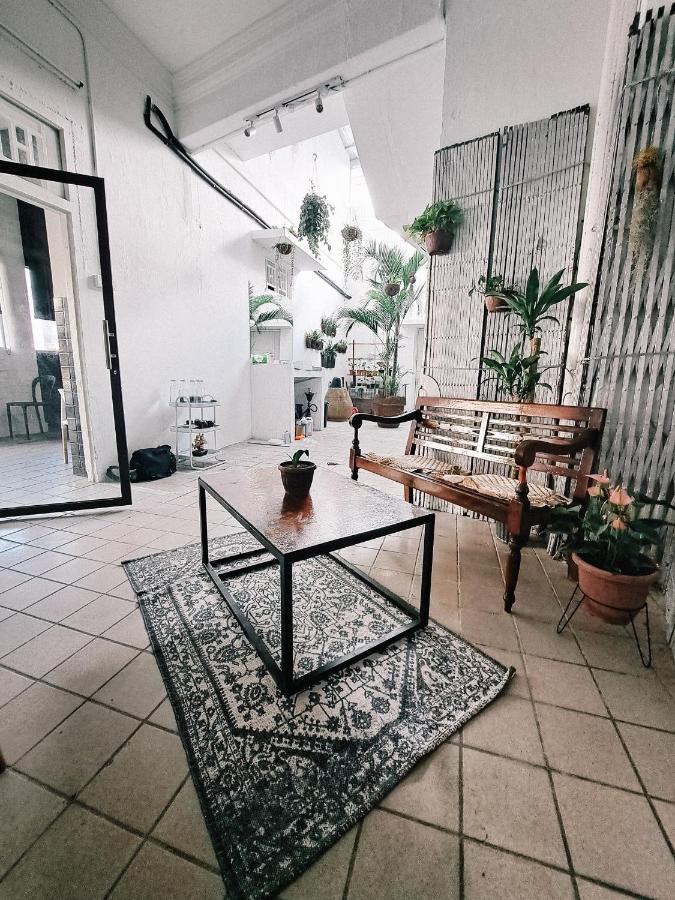 111 Hutton Lane Hostel George Town Dış mekan fotoğraf